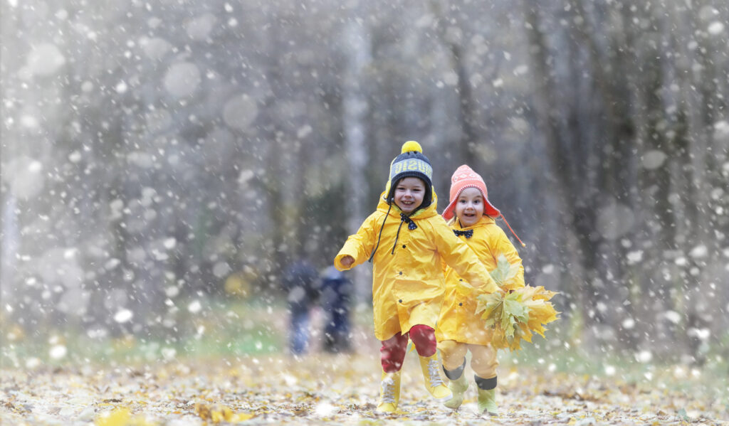 happy-children-playing-in-autumn-rainy-weather-2026-09-24-23-21-59-utc